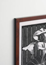 Plakat oprawiony w drewnianą brązową ramkę Vintage Italia: czarno-biały drzeworyt kwiaty Kalie Mesquita vintage