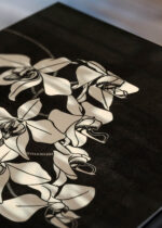 Zbliżenie na detale plakatu: czarno-biały Orchidea 1916 Samuel Jessurun de Mesquita