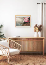 Aranżacja wnętrza, na ścianie wisi plakat w ramce: Roseate Spoonbill - Warzęcha różowa Audubon