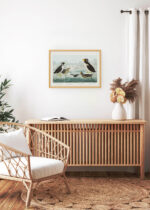 Aranżacja wnętrza, na ścianie wisi plakat w ramce: ptaki morskie Audubon Birds of America