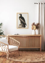 Aranżacja wnętrza, na ścianie wisi plakat w ramce: orzeł Audubon Birds of America vintage
