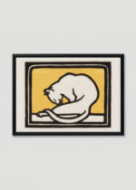 Plakat w drewnianej czarnej ramce: Kot liżący łapę Julie de Graag minimalistyczny