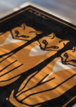 Zbliżenie na detale plakatu: trzy rude koty Julie de Graag 1916 vintage