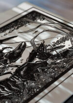 Zbliżenie na detale plakatu: Dwa raki czarno-biały Julie de Graag vintage