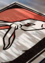 Zbliżenie na detale plakatu: królik Julie de Graag 1916 czerwone tło vintage