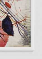 Zbliżenie na detale plakatu oprawionego w drewnianą białą ramkę od Plakatello®: Wassily Kandinsky Aquarell abstrakcja kolorowe kształty