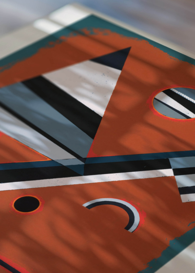 Zbliżenie na detale plakatu: abstrakcyjny geometryczny Wassily Kandinsky Gris 1931