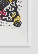 Zbliżenie na detale plakatu oprawionego w drewnianą białą ramkę od Plakatello®: Kandinsky Małe Światy V (Kleine Welten V) abstrakcja geometryczna