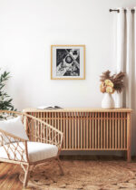 Aranżacja wnętrza, na ścianie wisi plakat w ramce: Kandinsky Małe Światy VI (Kleine Welten VI) abstrakcja czarno-biała