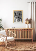 Aranżacja wnętrza, na ścianie wisi plakat w ramce: Jena Ernst Ludwig Kirchner tropikalne liście drzeworyt