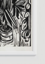 Zbliżenie na detale plakatu oprawionego w drewnianą białą ramkę od Plakatello®: Jena Ernst Ludwig Kirchner tropikalne liście drzeworyt