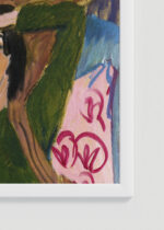 Zbliżenie na detale plakatu oprawionego w drewnianą białą ramkę od Plakatello®: Kobieta w zielonej marynarce Ernst Ludwig Kirchner