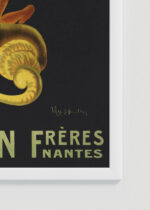 Zbliżenie na detale plakatu oprawionego w drewnianą białą ramkę od Plakatello®: Perrouin Frères Leonetto Cappiello tancerka