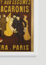 Zbliżenie na detale plakatu oprawionego w drewnianą białą ramkę od Plakatello®: Leonetto Cappiello makaron Ferrari belle époque