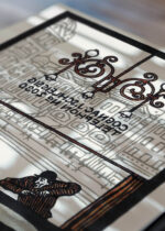 Zbliżenie na detale plakatu: kawiarnia Gespräch zwischen Stummen Moriz Jung secesja