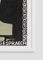 Zbliżenie na detale plakatu oprawionego w drewnianą białą ramkę od Plakatello®: Nocna rozmowa Moritz Jung secesja Naechtliches Gespraech