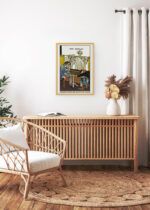 Aranżacja wnętrza, na ścianie wisi plakat w ramce: Wiener Cafe Szachiści Moriz Jung secesja