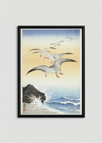 Plakat w drewnianej czarnej ramce: Mewy nad falami Ohara Koson japoński drzeworyt