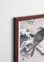 Plakat oprawiony w drewnianą brązową ramkę Vintage Italia: jastrząb na ośnieżonej gałęzi Ohara Koson japoński vintage