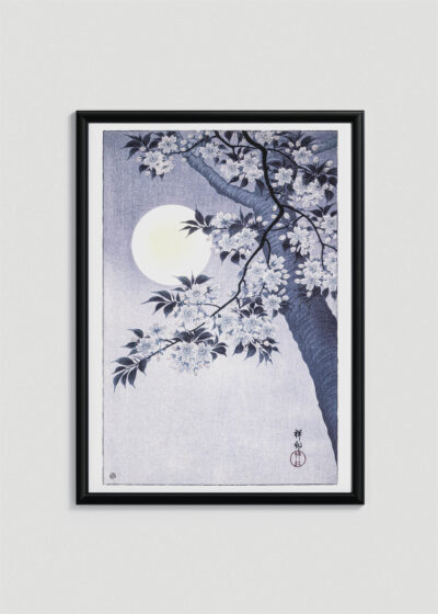 Plakat w drewnianej czarnej ramce: Kwitnąca wiśnia w świetle księżyca Ohara Koson błękitno-szary
