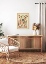 Aranżacja wnętrza, na ścianie wisi plakat w ramce: egipski ornament Owen Jones Gramatyka Ornamentu