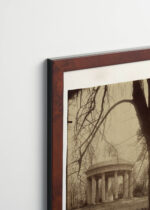 Plakat oprawiony w drewnianą brązową ramkę Vintage Italia: Eugène Atget Świątynia Miłości Pałac Wersalski Paryż