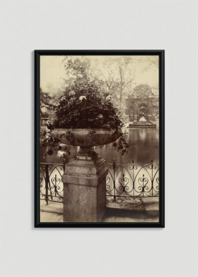 Plakat w drewnianej czarnej ramce: Eugène Atget Ogród Luksemburski w Paryżu vintage