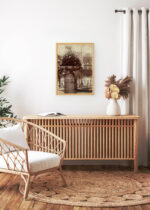 Aranżacja wnętrza, na ścianie wisi plakat w ramce: Eugène Atget Ogród Luksemburski w Paryżu vintage