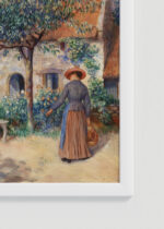 Zbliżenie na detale plakatu oprawionego w drewnianą białą ramkę od Plakatello®: Renoir W Bretanii 1886 En Bretagne kobiety w ogrodzie