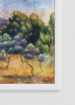 Zbliżenie na detale plakatu oprawionego w drewnianą białą ramkę od Plakatello®: Renoir Góra Świętej Wiktorii 1888-89 krajobraz prowansalski