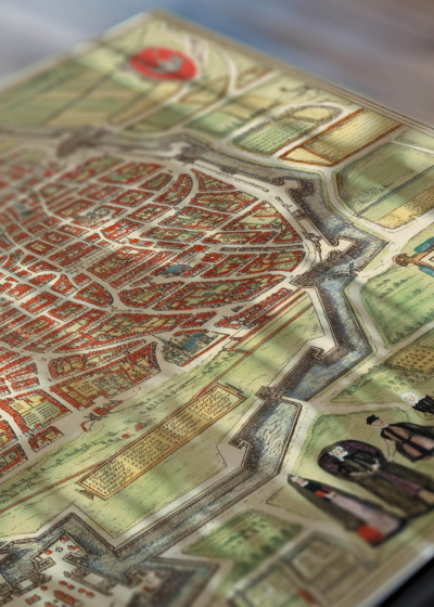 Zbliżenie na detale plakatu: historyczna mapa Antwerpii XVI wiek Braun
