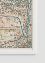 Zbliżenie na detale plakatu oprawionego w drewnianą białą ramkę od Plakatello®: historyczna mapa Edo Tokio epoka Edo Japonia