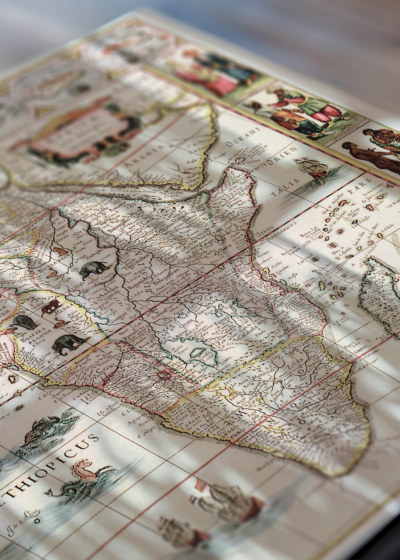 Zbliżenie na detale plakatu: historyczna mapa Afryki XVII wiek vintage