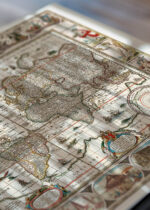 Zbliżenie na detale plakatu: mapa świata XVII wiek Nova Totius Terrarum Orbis