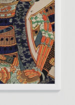 Zbliżenie na detale plakatu oprawionego w drewnianą białą ramkę od Plakatello®: samuraj Toyohara Kunichika ukiyo-e kabuki